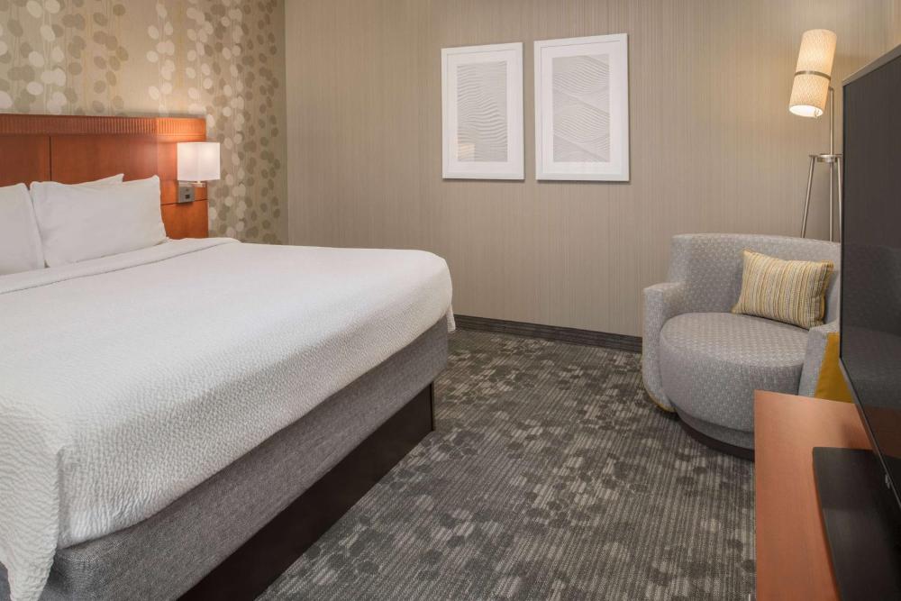One Bedroom Suite King with Tub - Mobility Accessible interior